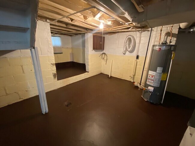 Building Photo - Bright 3BR+2BA Bungalow by Downtown