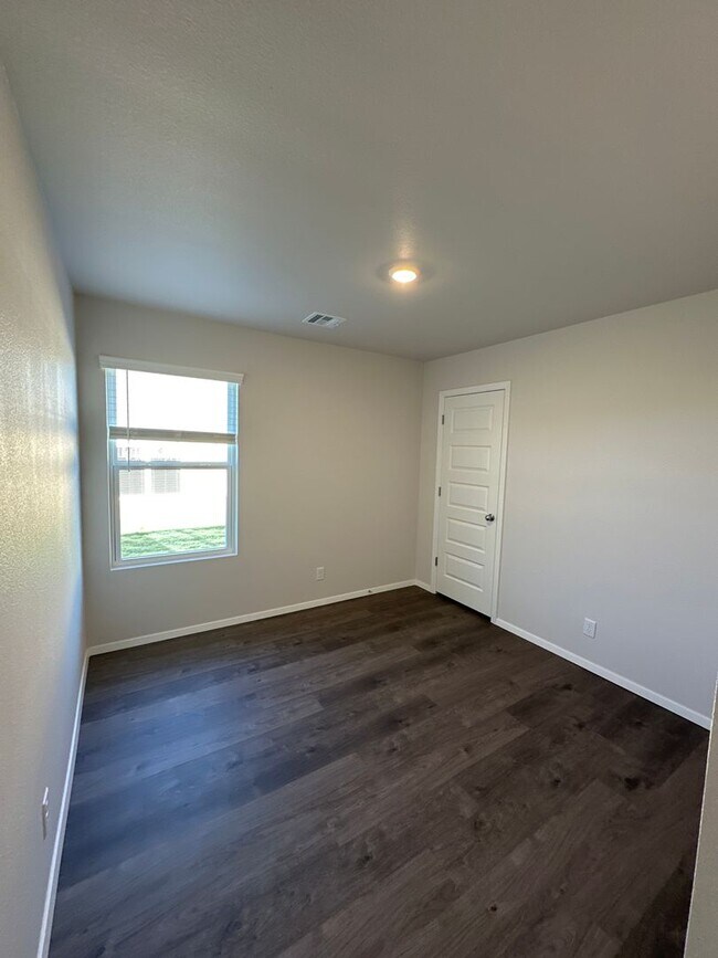 Building Photo - Now Pre-Leasing! Charming 4-Bedroom, 2-Bath Home in Broken Arrow
