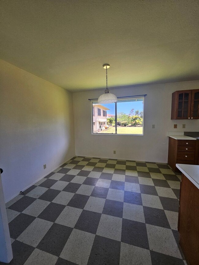Building Photo - Beautiful 3 bedroom home on Naniakea St