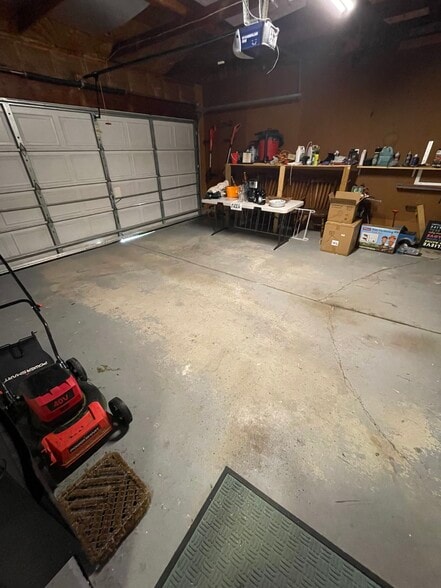 Building Photo - 2863 Foster Ave