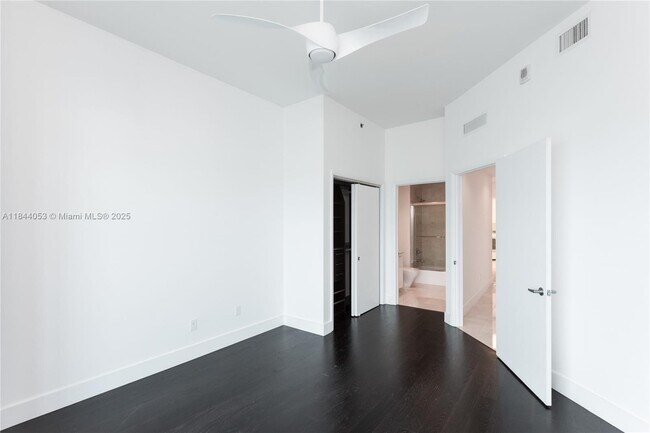 Building Photo - 2711 S Ocean Dr