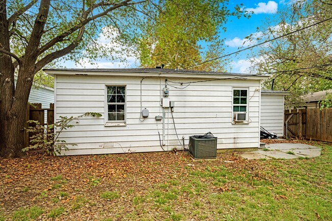 Building Photo - 1913 NW Baldwin Ave