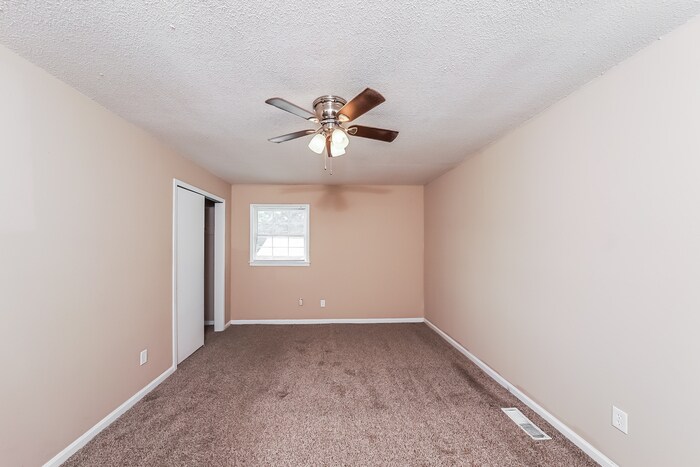 Building Photo - 1656 5th Pl NW