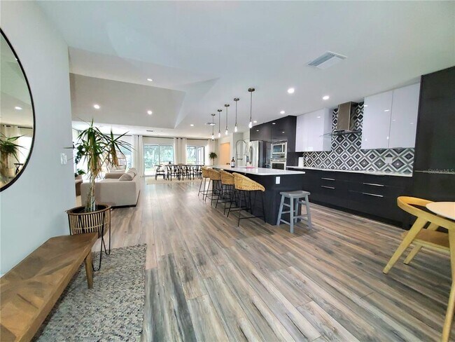 Building Photo - 6522 Hidden Beach Cir