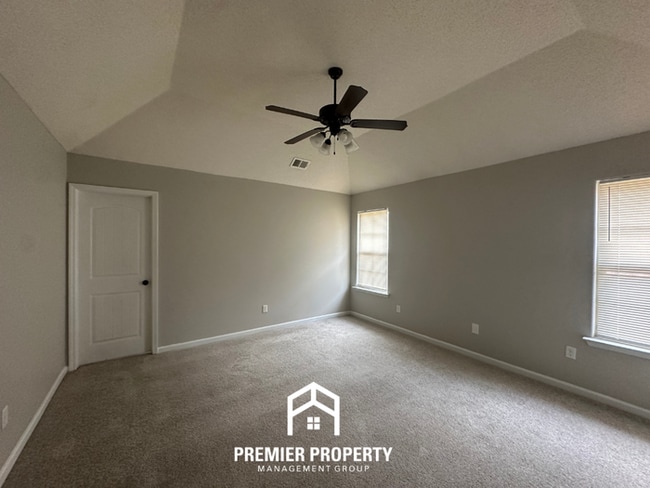 Building Photo - 2280 Southern Woods Dr