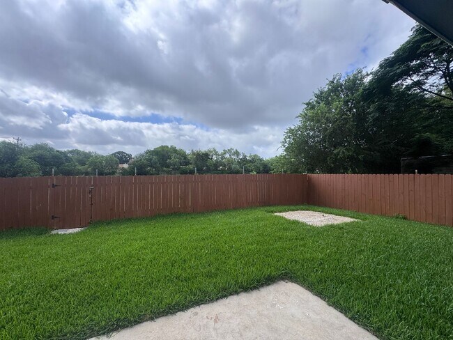 Building Photo - Newly Remodeled 3 Bd | 2 Ba | 2 Car Garage in NW Oxbox! Move In Ready!