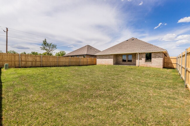 Building Photo - Available in Mustang. Showings begin Frida...