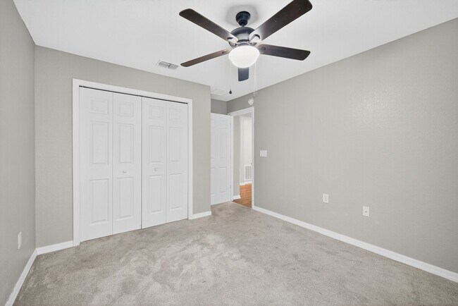 Building Photo - New Spacious 4 Bed - W/Amenities!