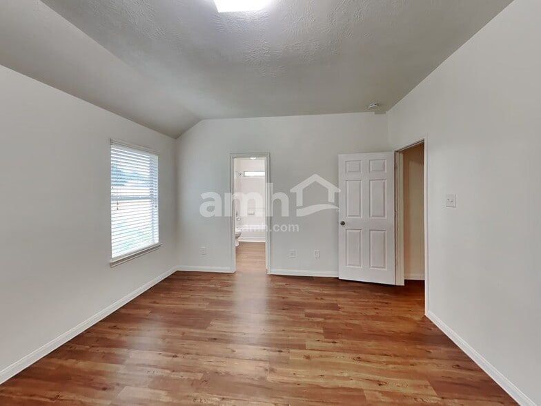 Building Photo - 15726 Regal Trace Ln