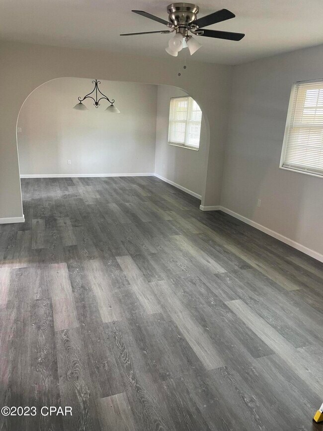 Building Photo - 102 Hershel Ct