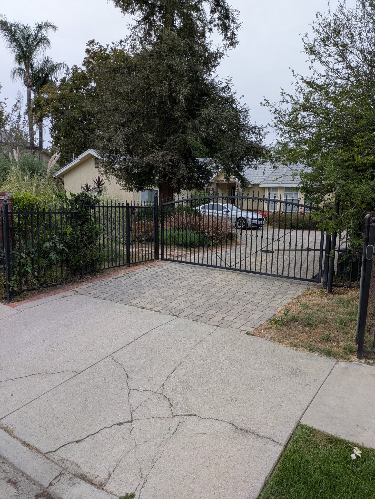 Automatic security gate for the property - 17915 Erwin St