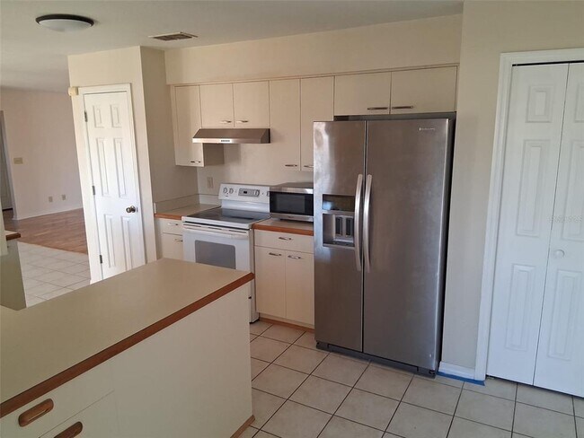 Building Photo - 5001 NW 31 St