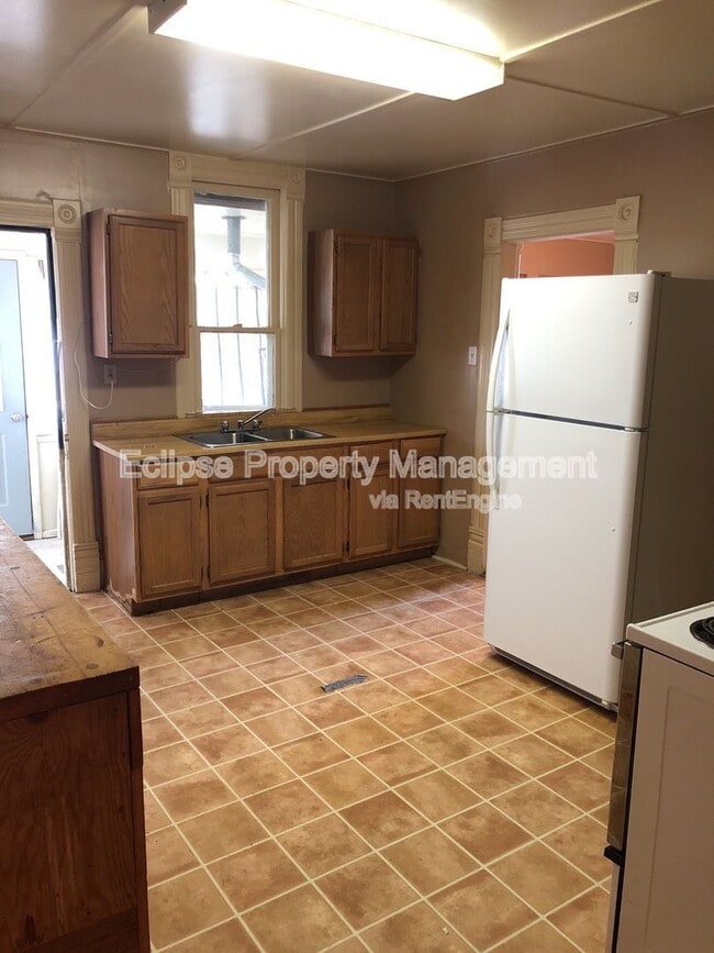 Building Photo - 721 3rd St