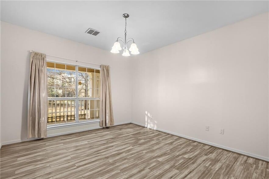 Building Photo - 5641 Roswell Rd