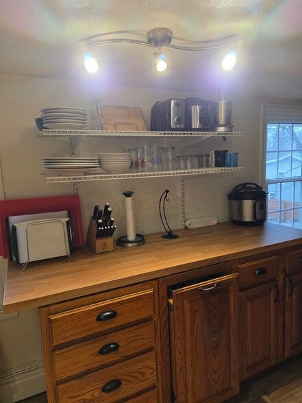 Building Photo - 6990 W Lake Rd