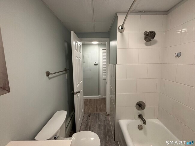 Building Photo - 213 Golden Hill St