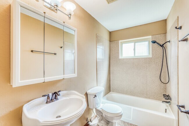 Building Photo - 21611 Glenbranch Dr