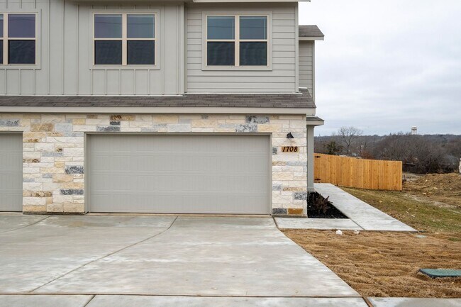 Building Photo - Recently Built 3 Bedroom, 2 Bath Duplex in Georgetown