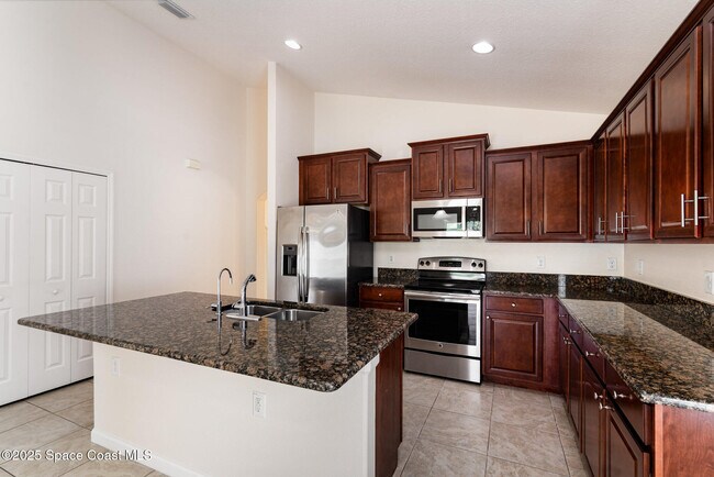 Building Photo - 1695 Litchfield Dr