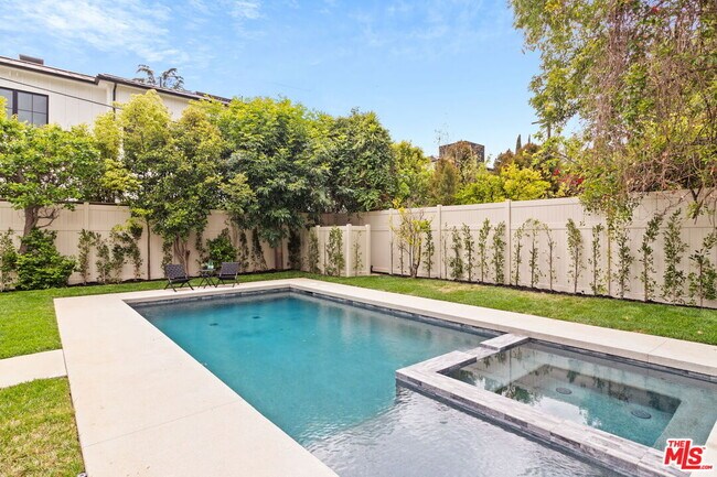 Building Photo - 4535 Haskell Ave