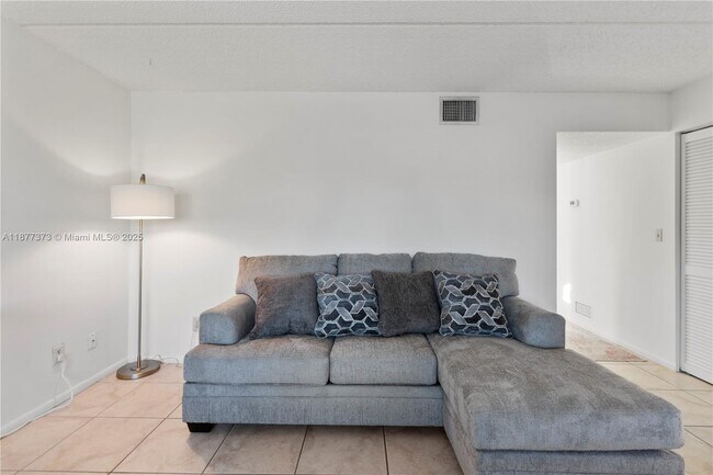 Building Photo - 1145 N Shannon Ave