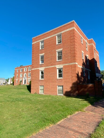 Building Photo - 2633 South St