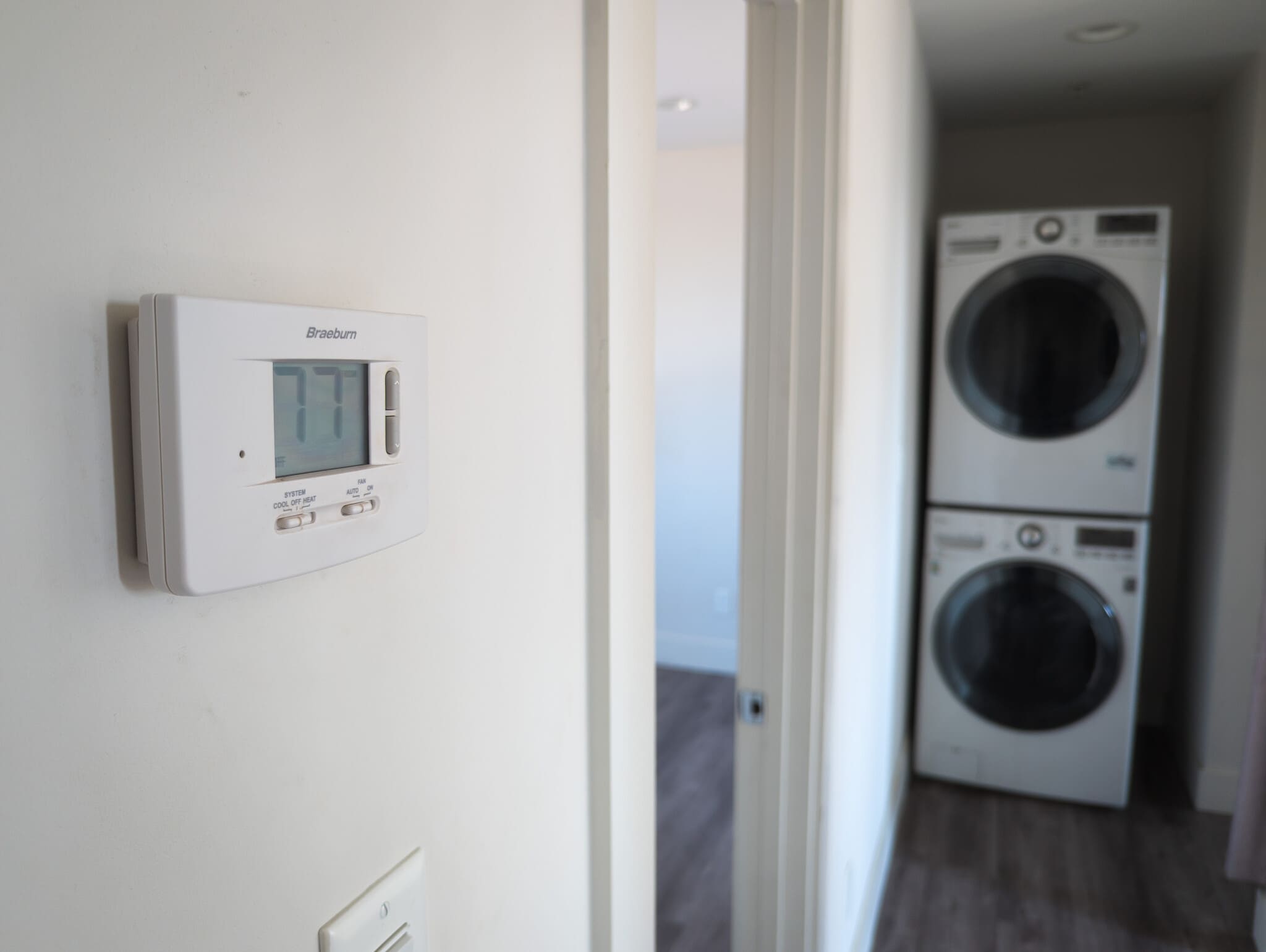 Thermostat - 5640 Craner Ave