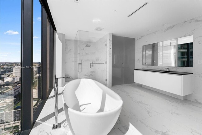Building Photo - 1000 Biscayne Blvd
