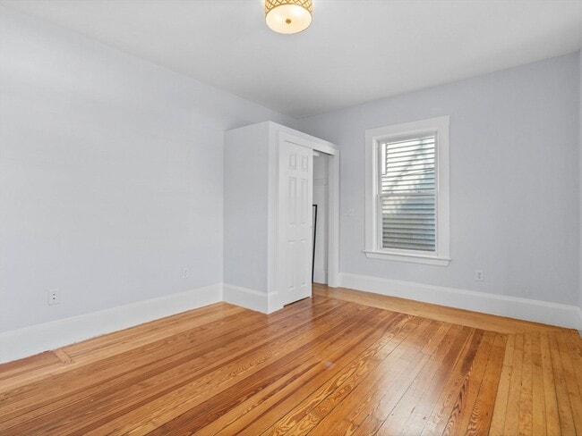 Building Photo - 98 Elm St