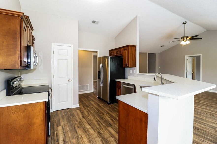 Building Photo - 751 Northwood West Cove