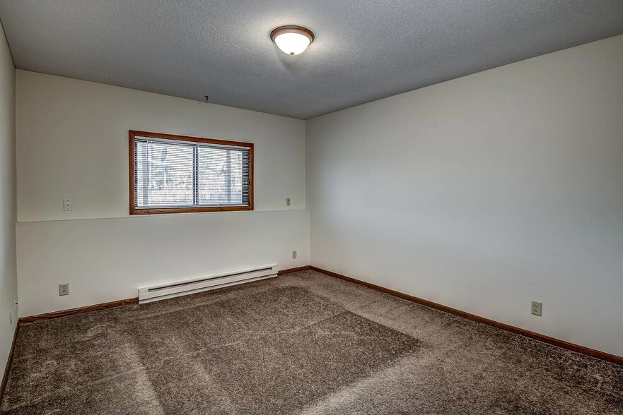 Building Photo - 634 Saxonwood Rd