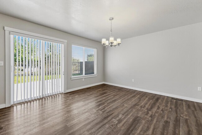 Building Photo - 2662 W Jayton Dr