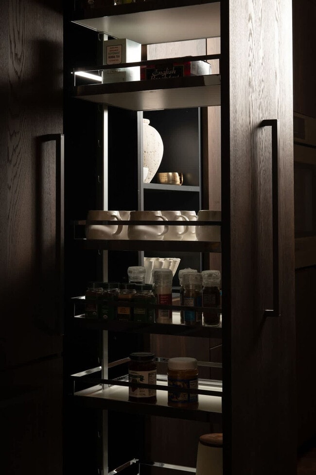 Building Photo - 22 E Elm St