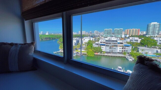 Building Photo - 400 Kings Point Dr