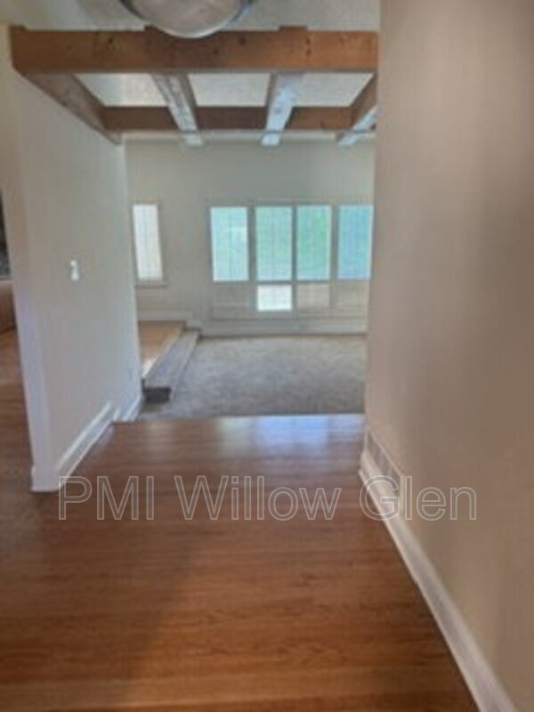 Building Photo - 536 Curie Dr
