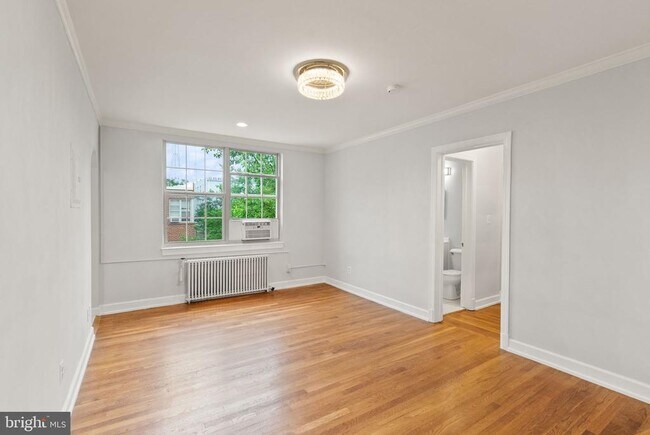 Building Photo - 939 Longfellow St NW