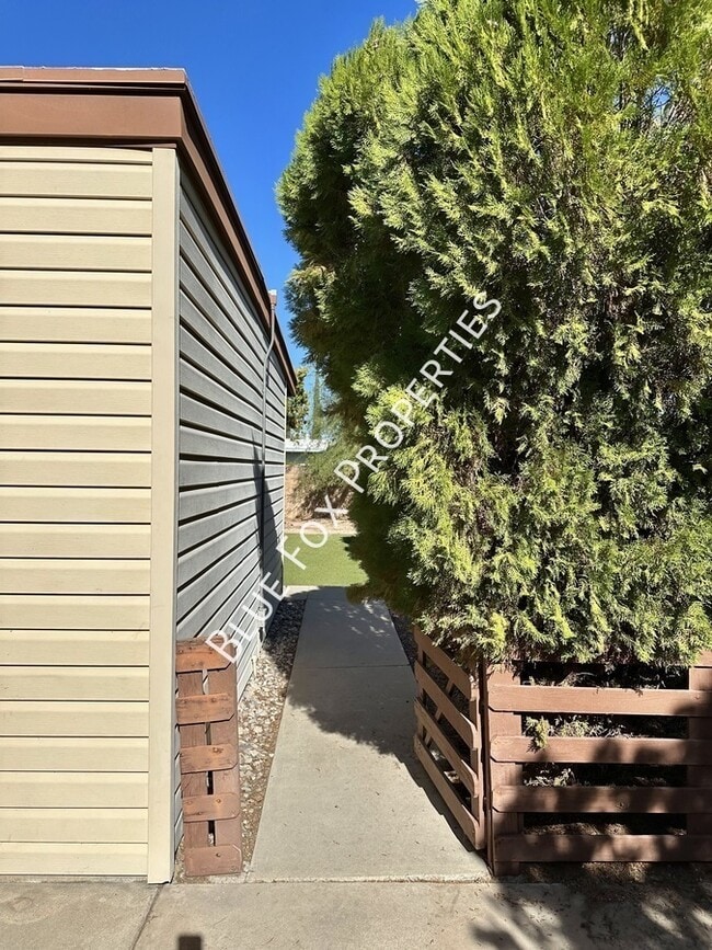 Building Photo - 8825 E Old Spanish Trail