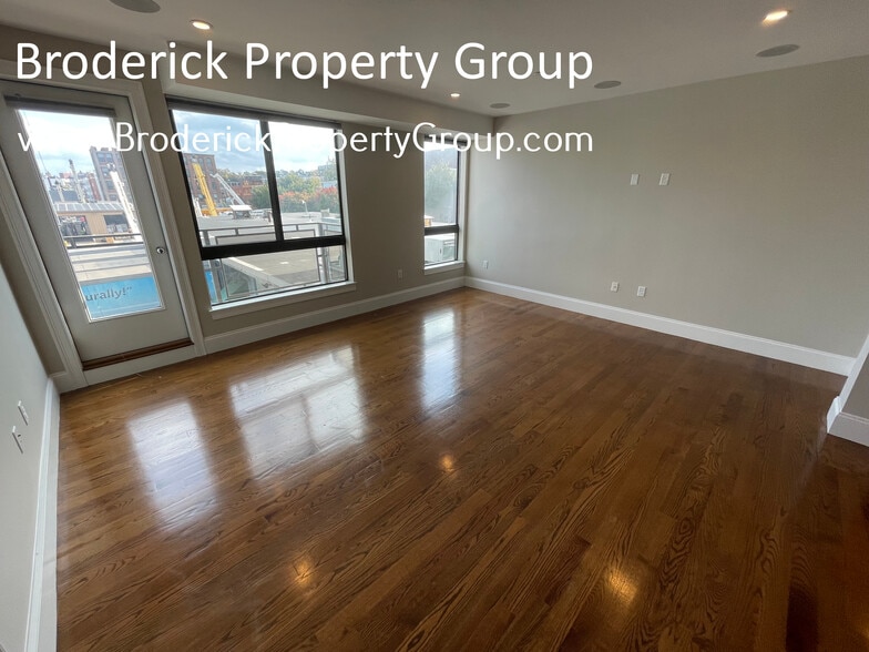 Building Photo - 303 D St