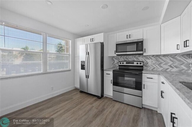 Building Photo - 2202 Lucaya Bend