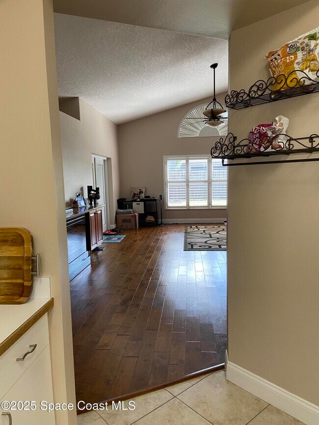 Building Photo - 1847 Abbeyridge Dr