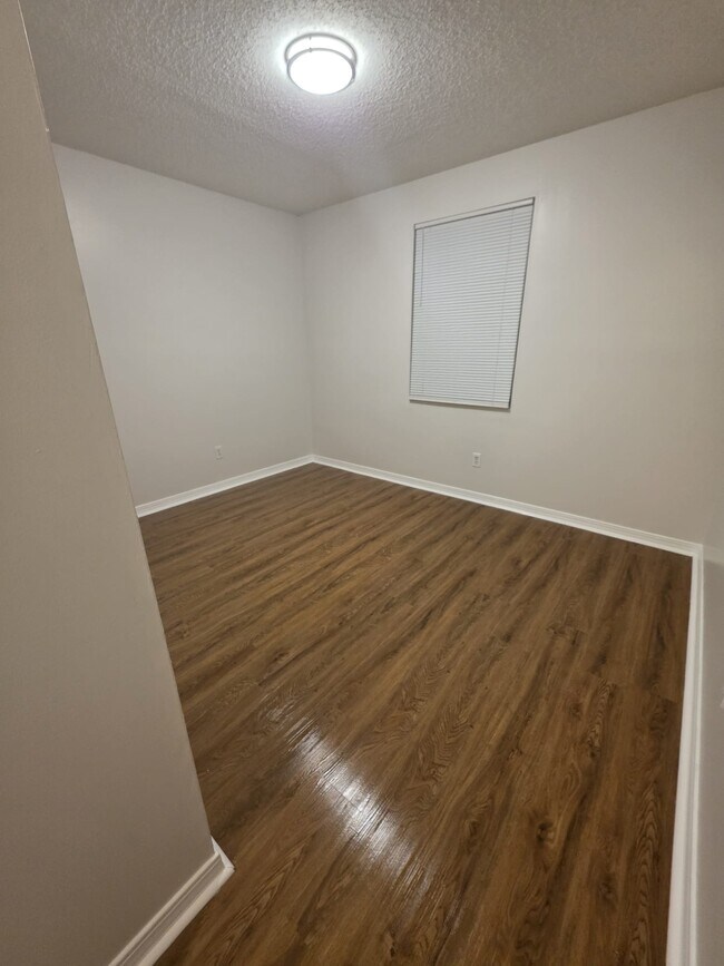Building Photo - 472 Crabapple Ct