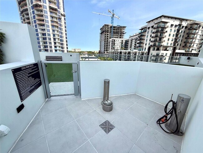 Building Photo - 301 Quay Cmn