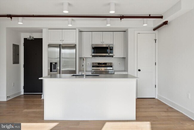 Building Photo - 901 King St