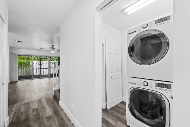 Building Photo - 822 Crystal Lake Dr