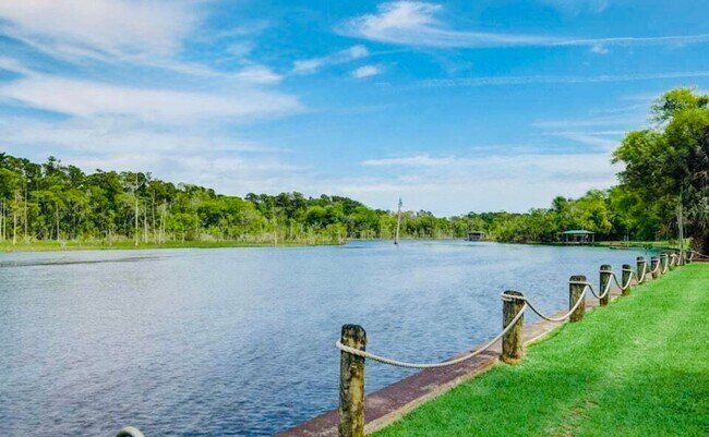 Building Photo - Location, Location, Location!