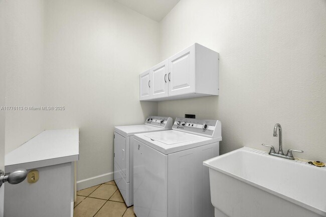 Building Photo - 11149 SW 78th Ave