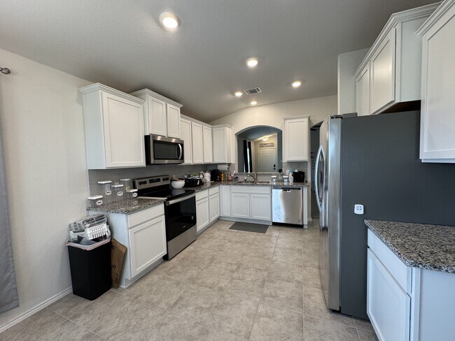 Building Photo - 8506 Stonehollow Dr