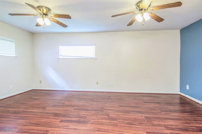 Building Photo - 11844 13th St