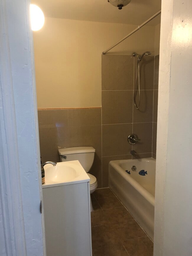 Building Photo - 82 Jersey Ave