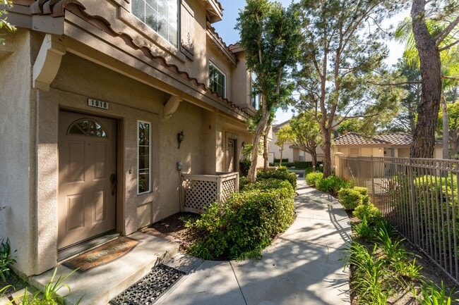 Building Photo - 1010 S Farralon Ln